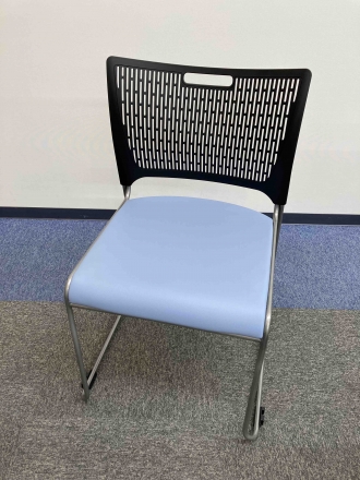 会議室用椅子が新しくなりました！